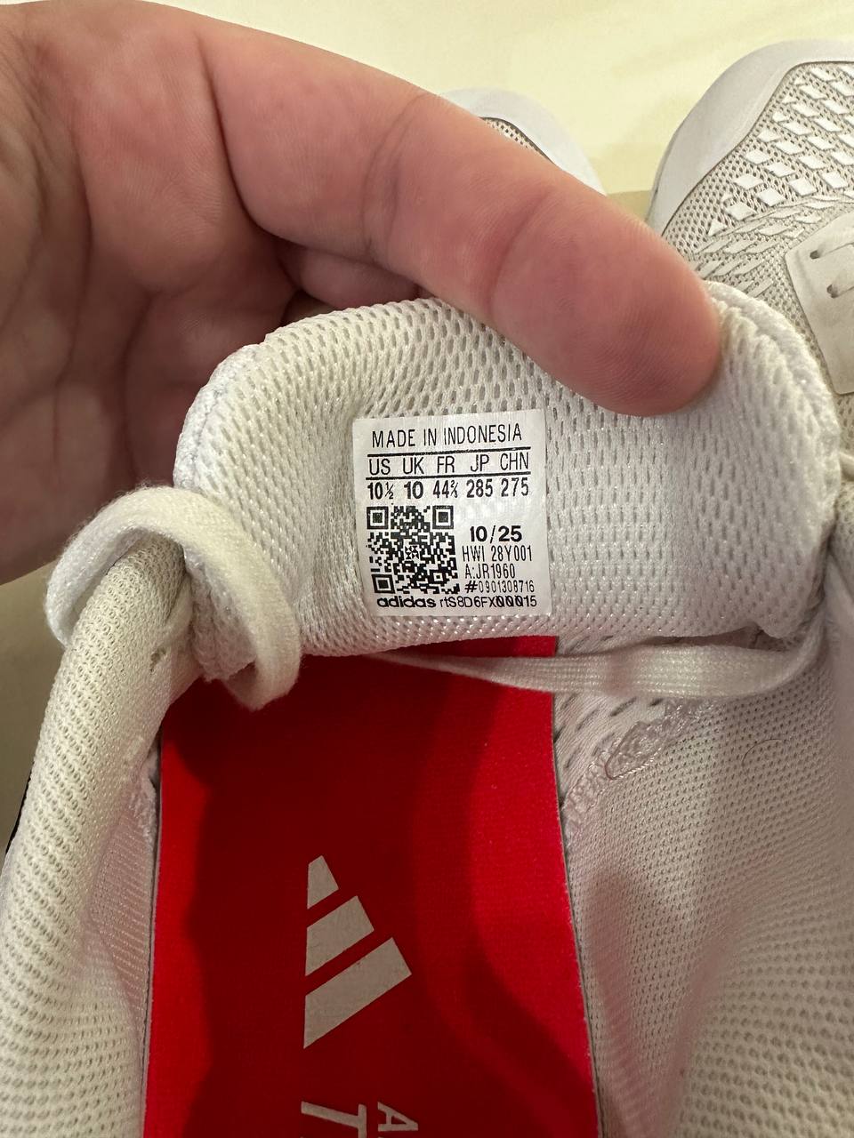Кроссовки Adidas новые