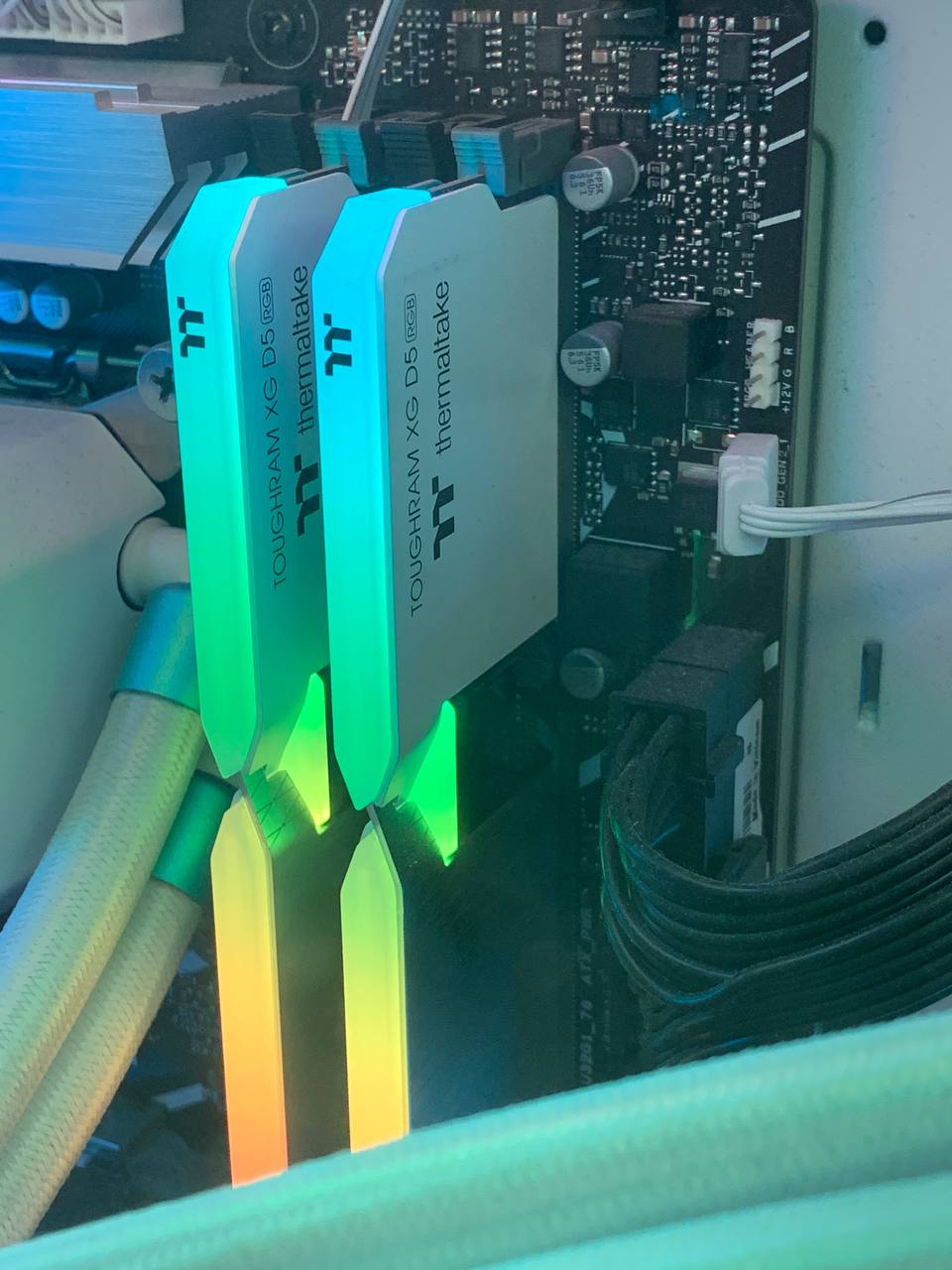 Оперативная память Thermaltake DDR5 5600 16GB