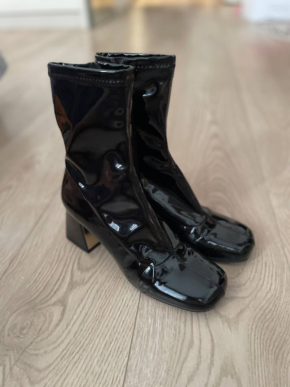 Charles & Keith полусапожки из лаковой кожи, размер 37,5-38