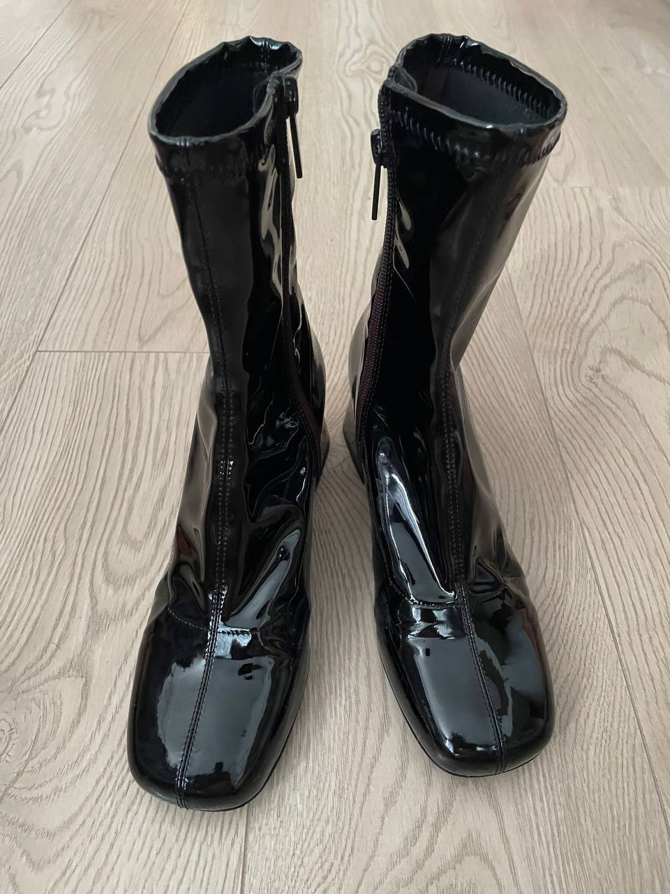 Charles & Keith полусапожки из лаковой кожи, размер 37,5-38