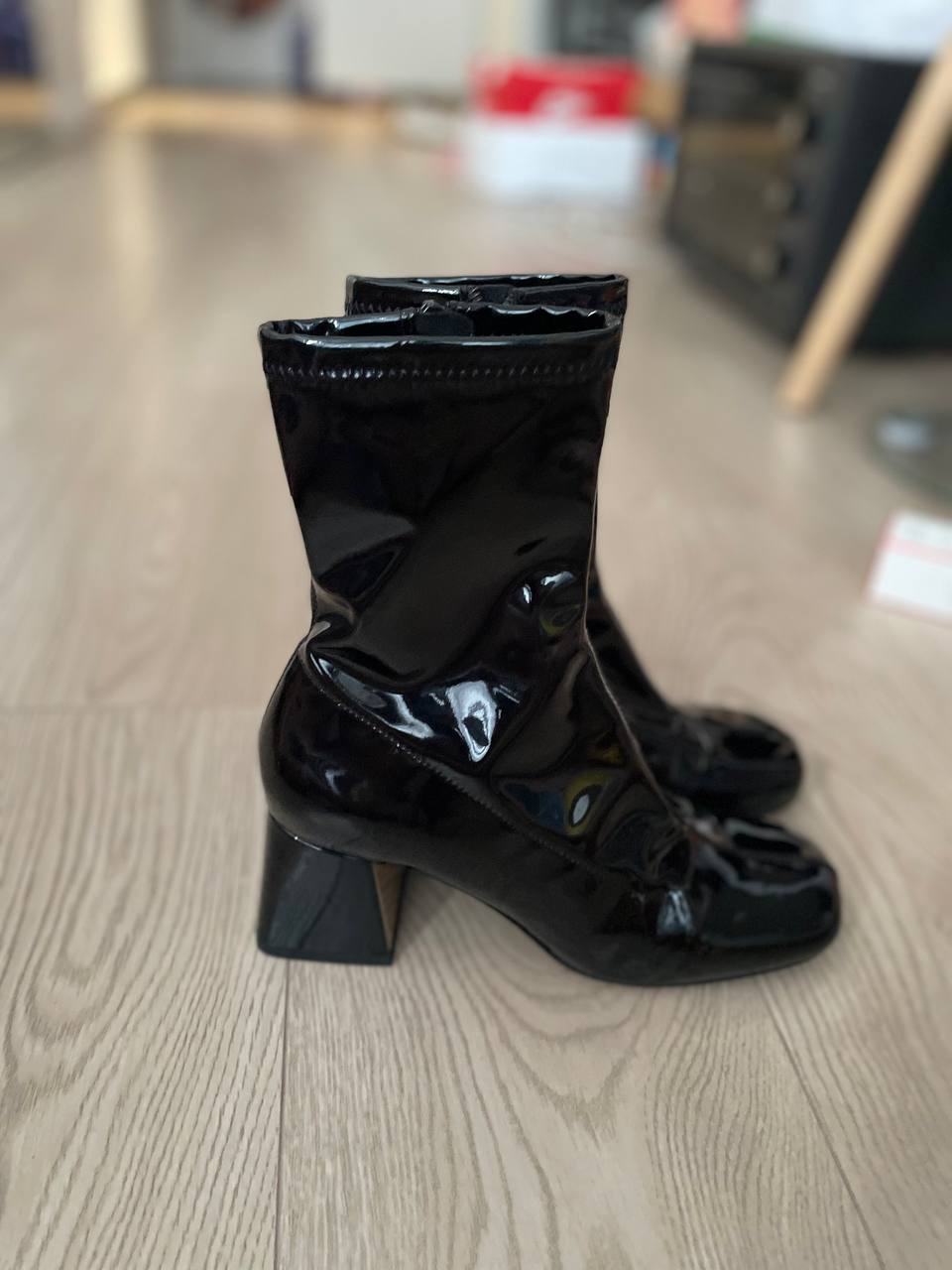 Charles & Keith полусапожки из лаковой кожи, размер 37,5-38