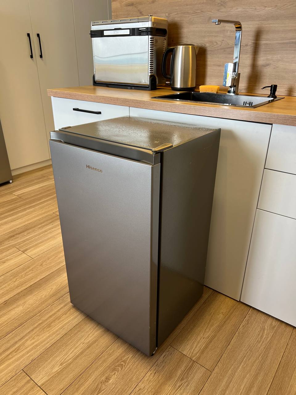 Мини-холодильник Hisense RS13DR-silver