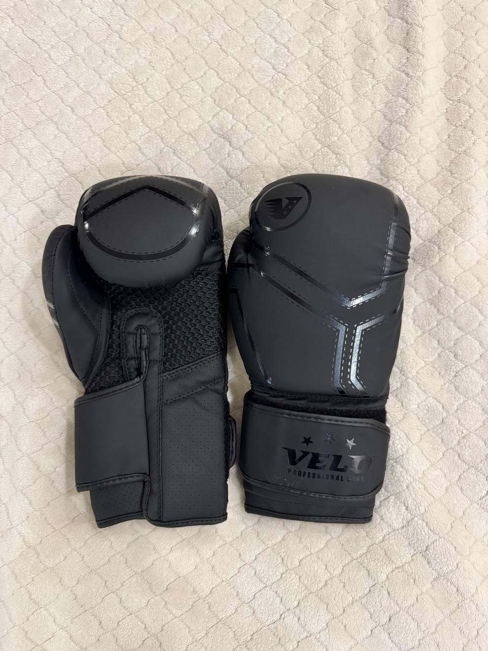 Боксёрские перчатки VELO Professional Gear, чёрные