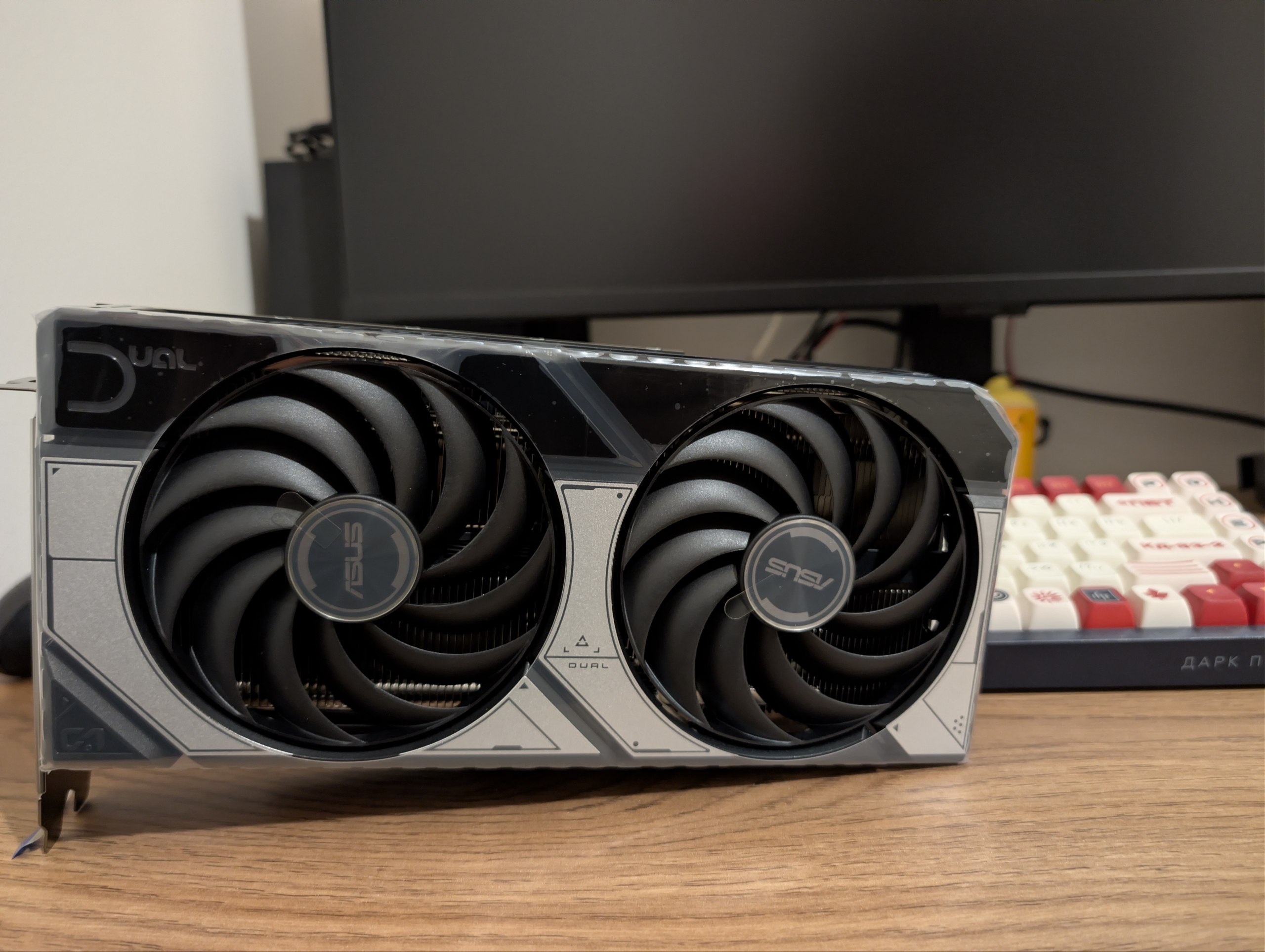 Видеокарта Asus Dual RTX 5070