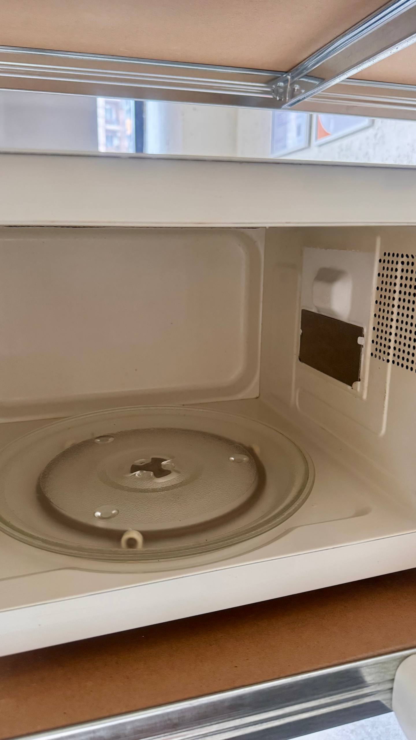 Микроволновка Gorenje SMO-23 DGW