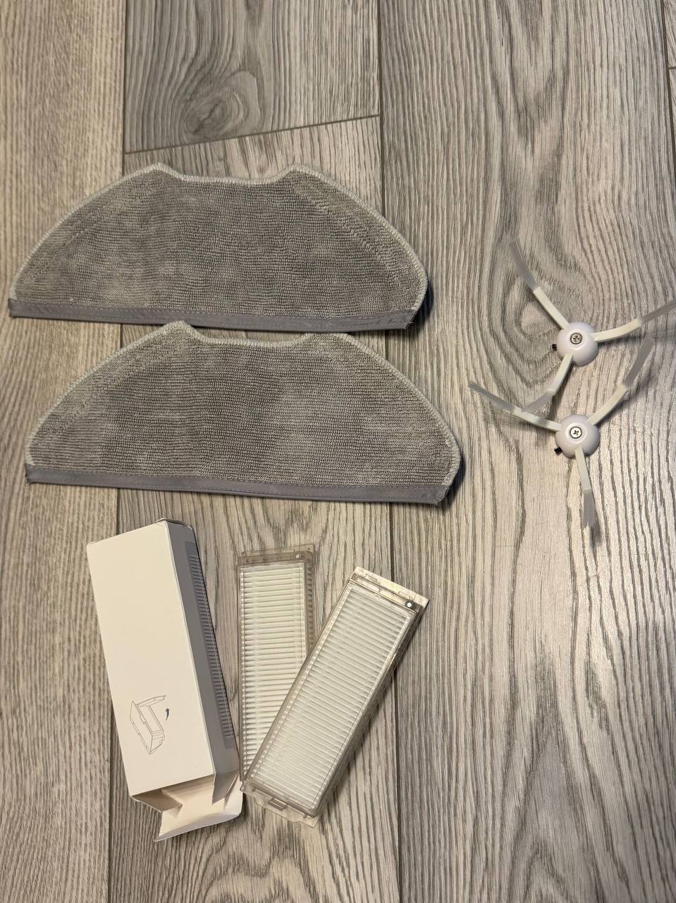 Аксессуары для пылесоса Xiaomi Vacuum Mop 2 (2 фильтра, 2 боковые щетки, 2 тряпк