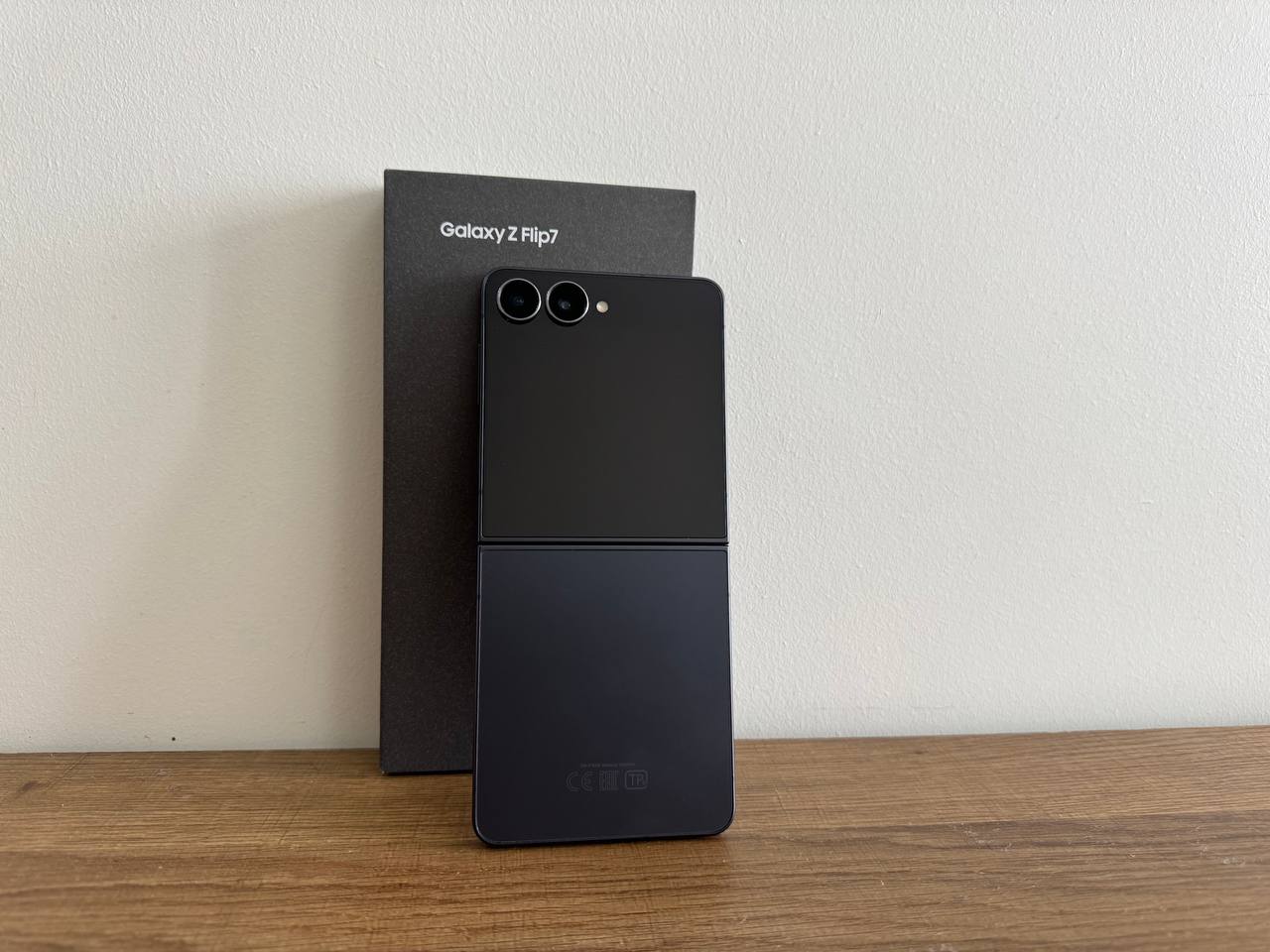 Samsung Galaxy Z Flip 7 256GB Jetblack
