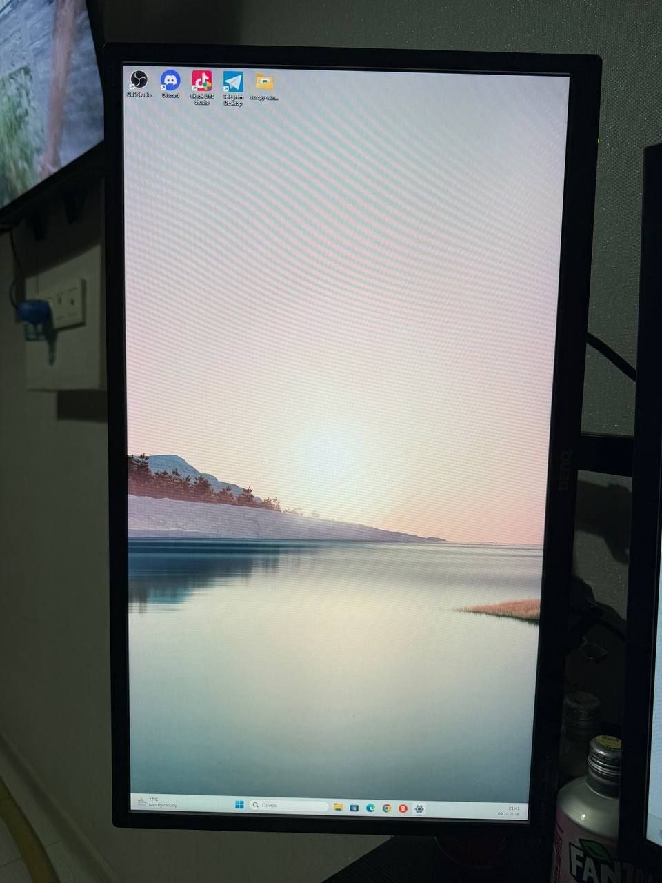 Сетап: ПК i3-10105F/GTX 1080 Ti + монитор BenQ + клавиатура AJAZZ + мышь Razer +