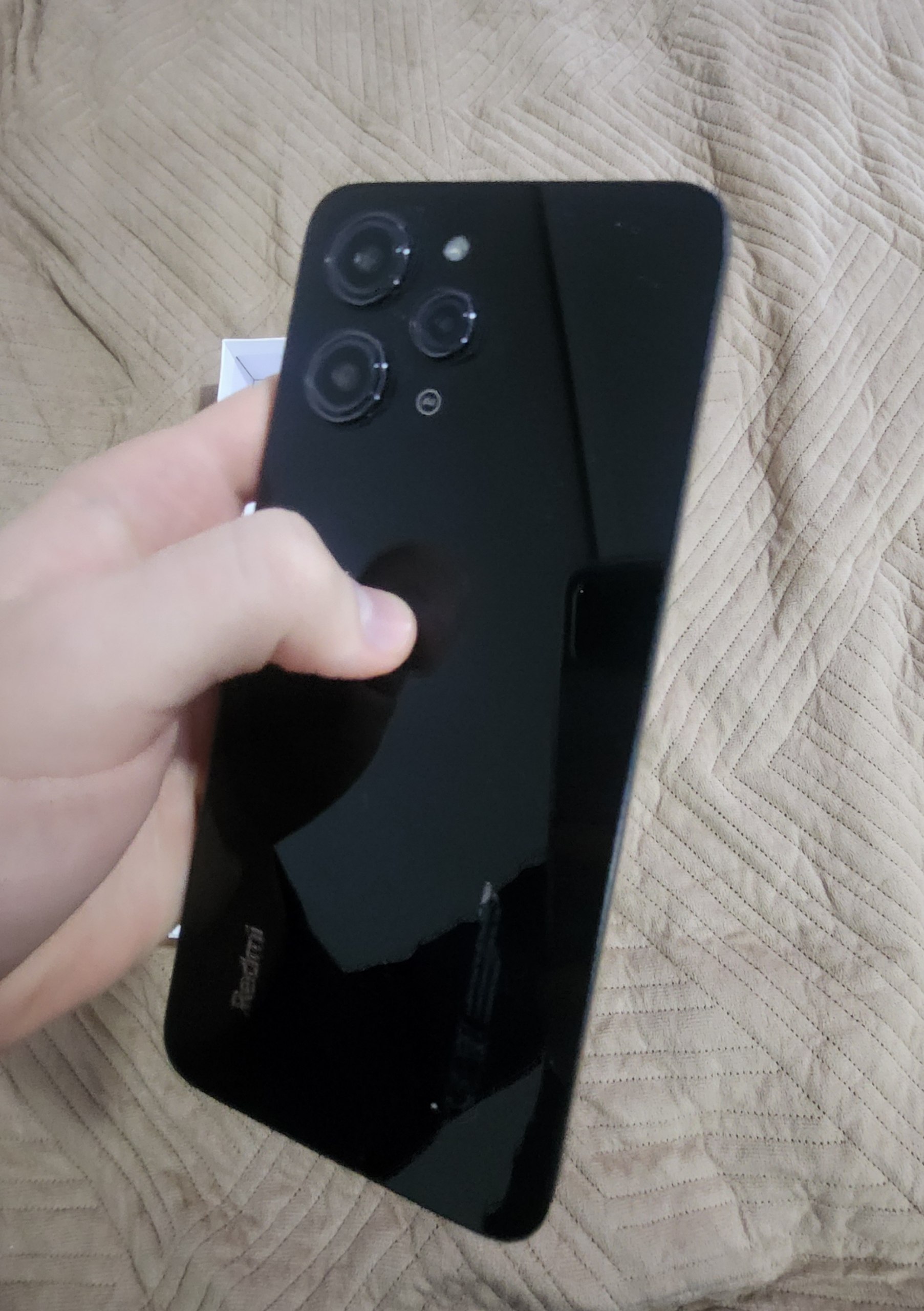Смартфон Xiaomi Redmi 12 с чехлом и коробкой