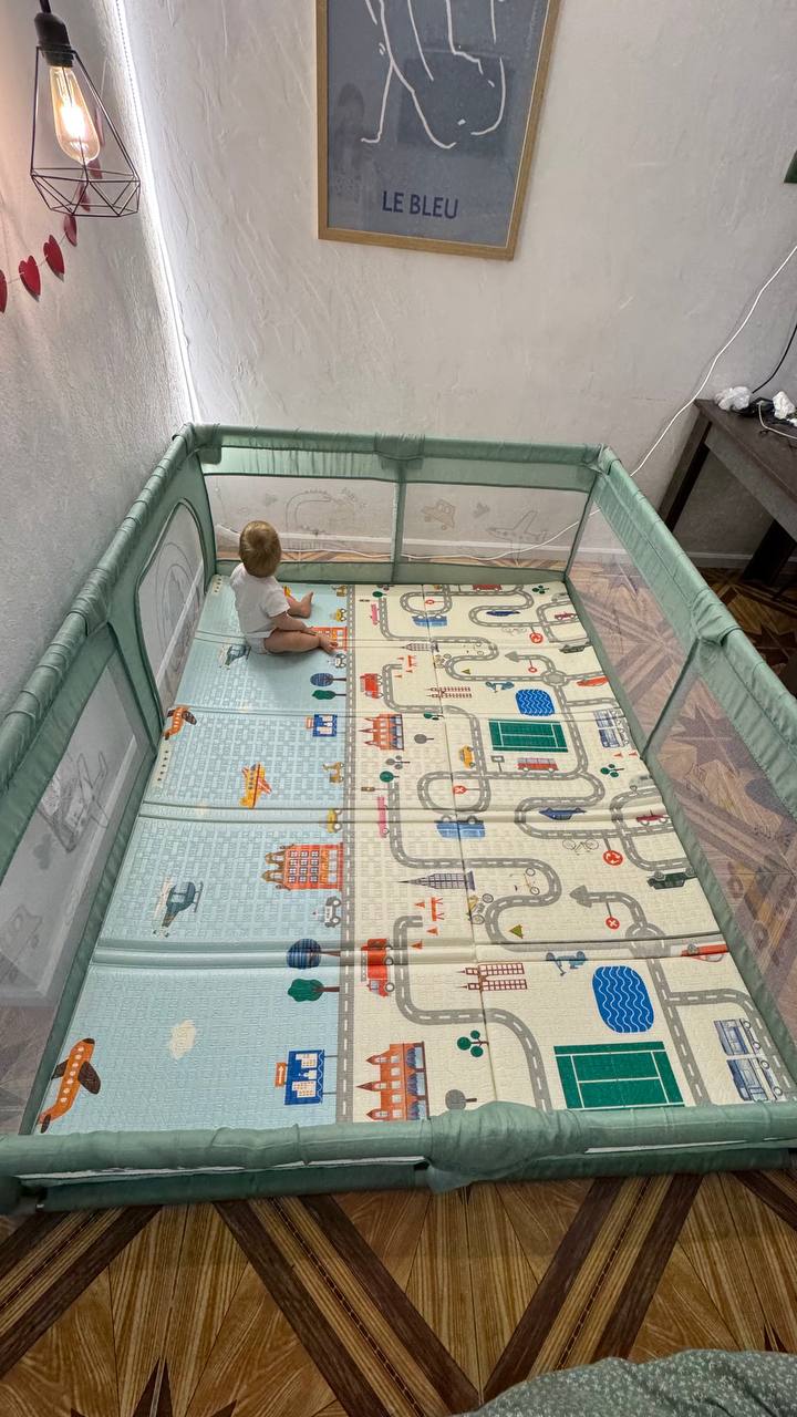 Игровой манеж 150x200 с толстым ковриком