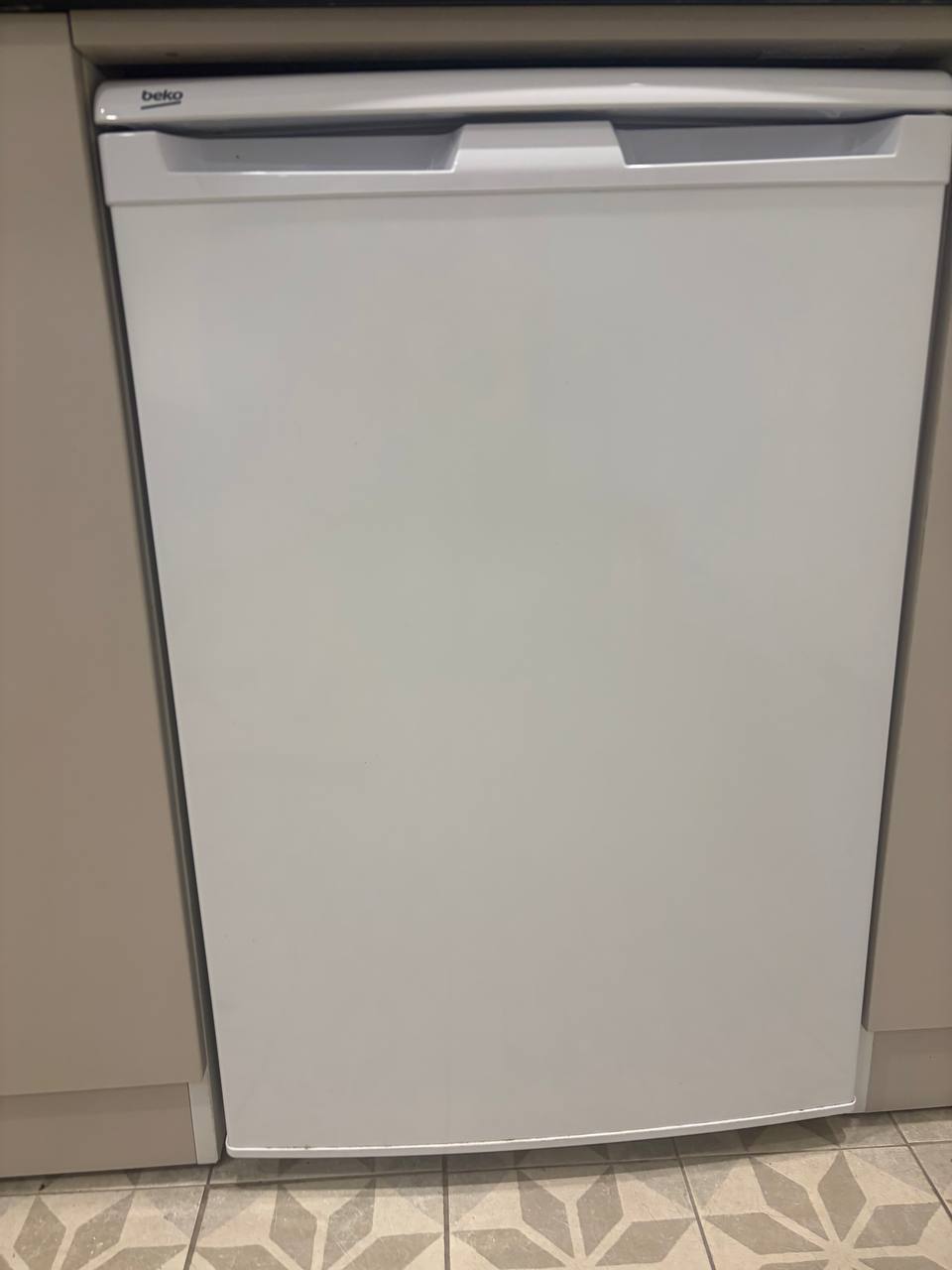 Маленький холодильник Beka