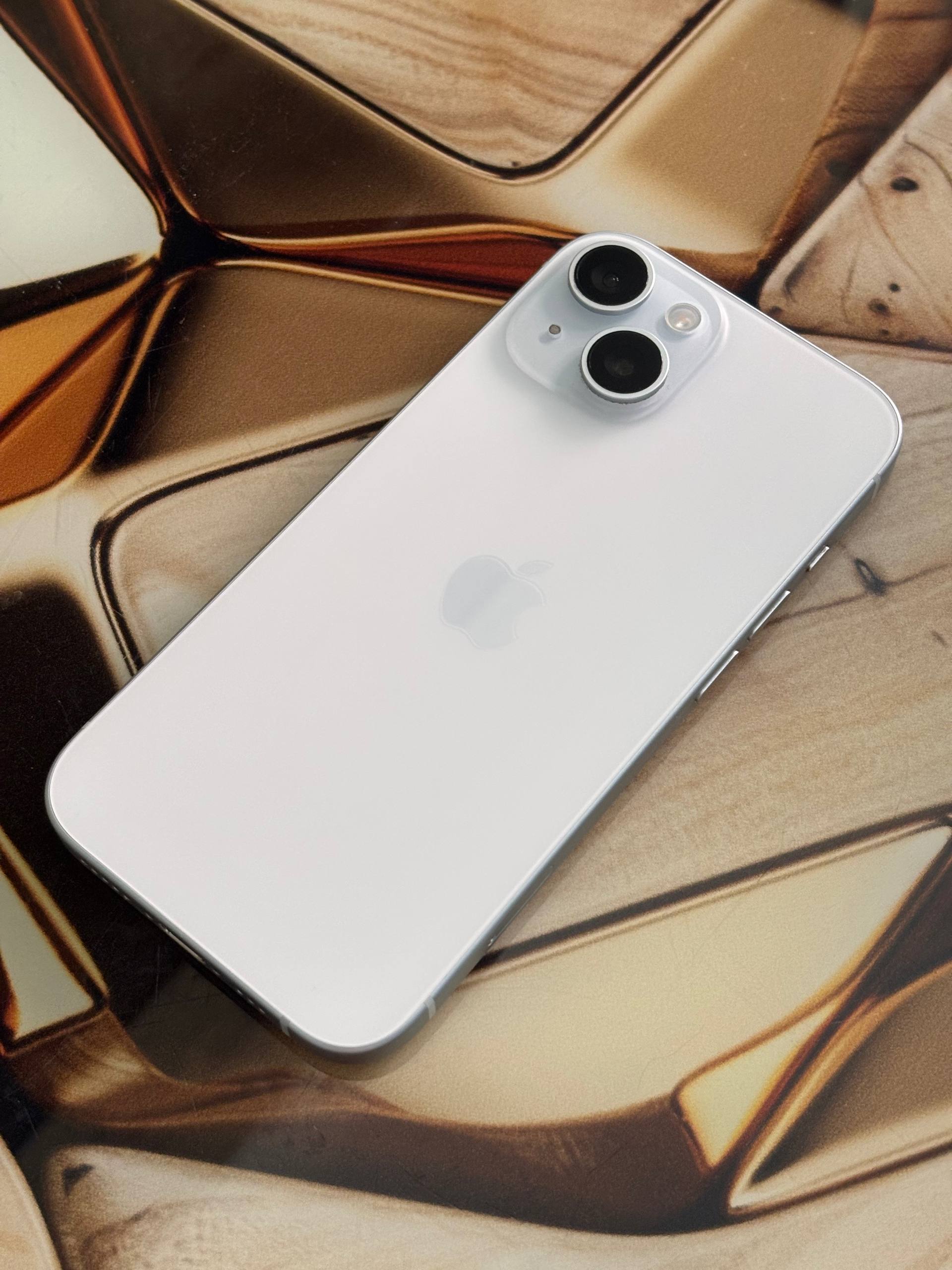 Apple iPhone 15 256GB голубой