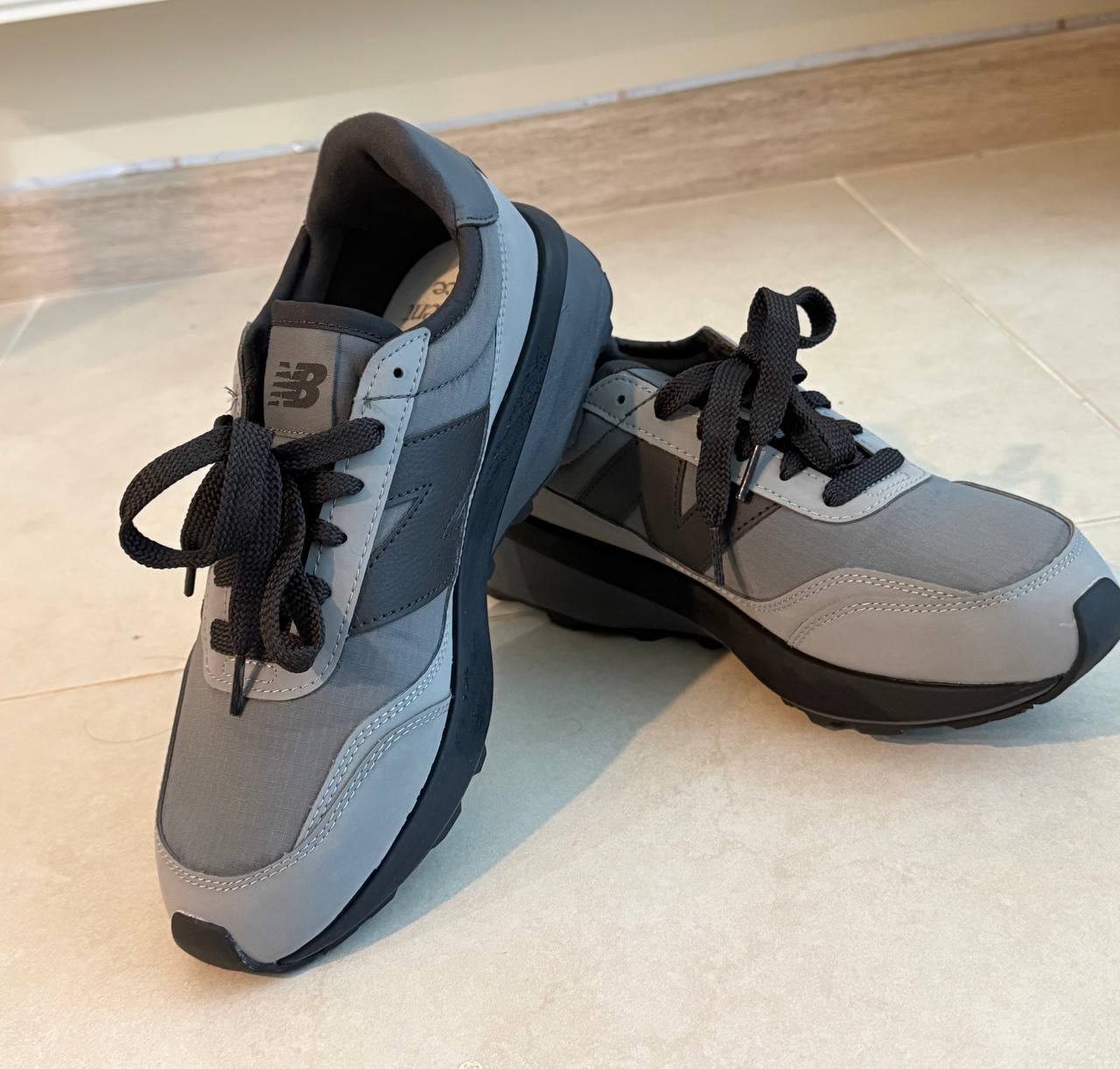 New Balance 370 кроссовки 42, с коробкой