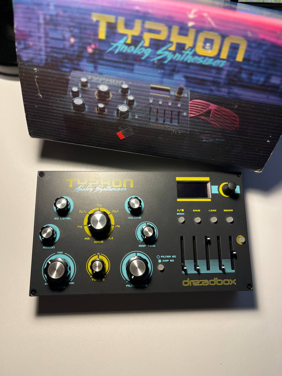 Dreadbox Typhon портативный аналоговый синтезатор