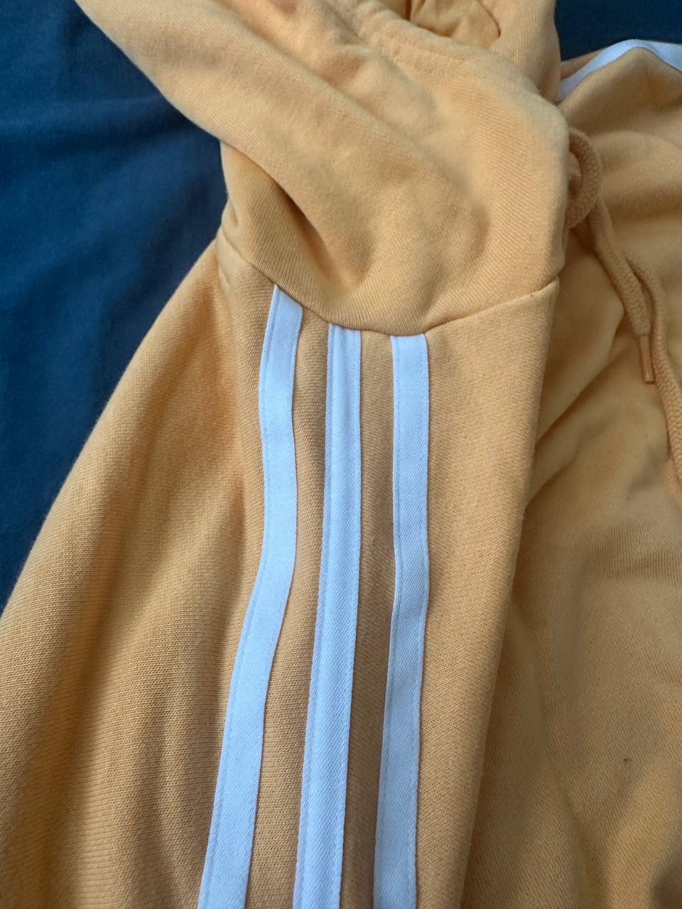 Худи Adidas размер L (большая C, небольшая M)