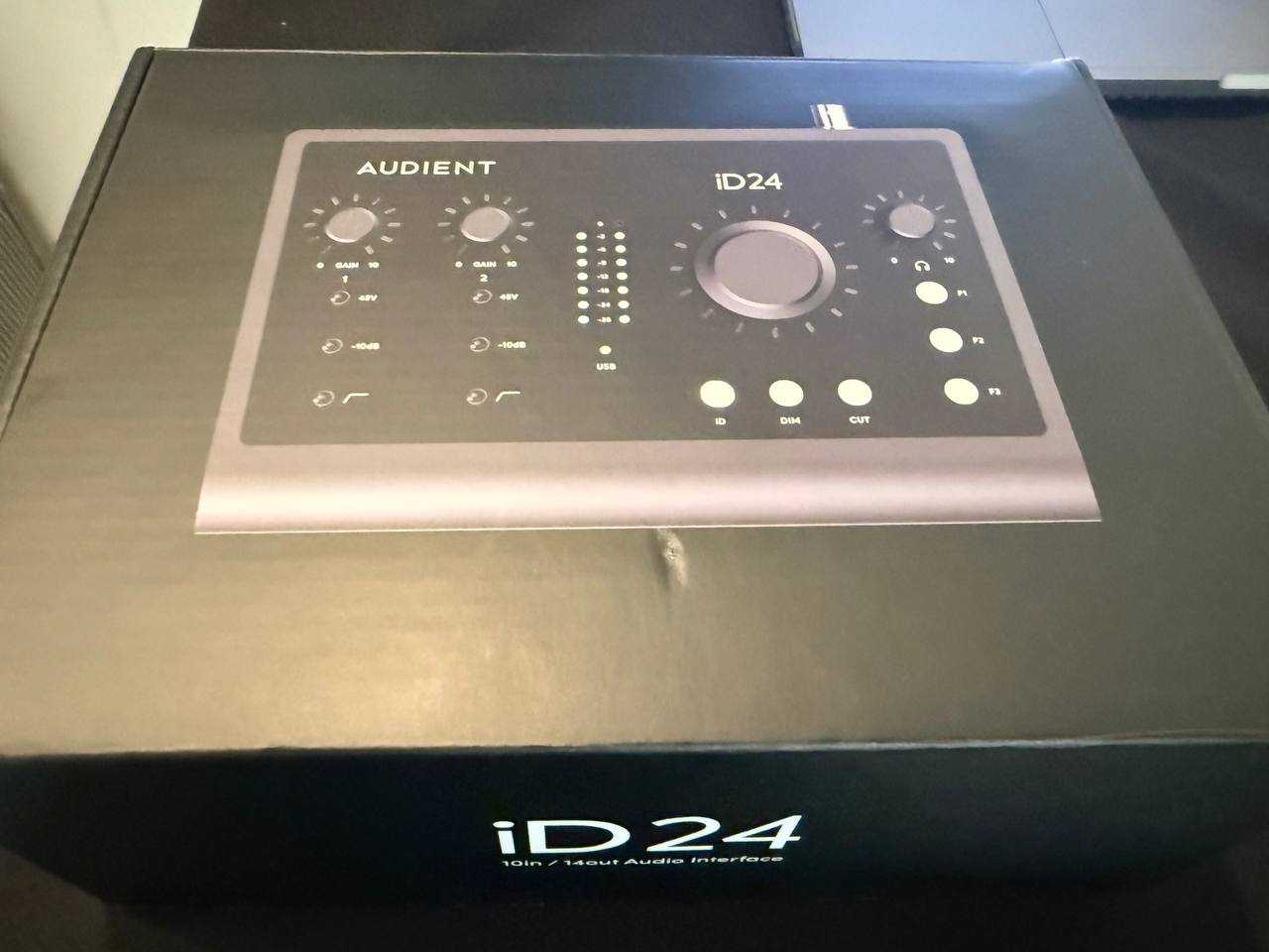 Audient iD24 профессиональная USB-C аудиокарта