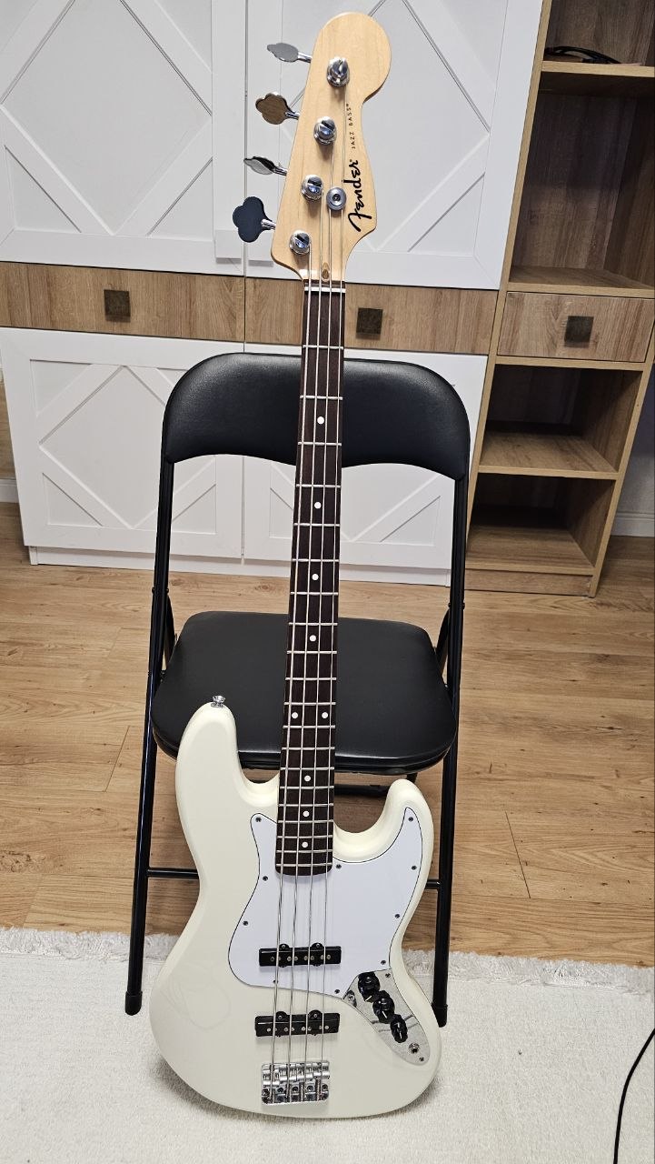 Бас-гитара Fender Standard Jazz Bass, Olympic White