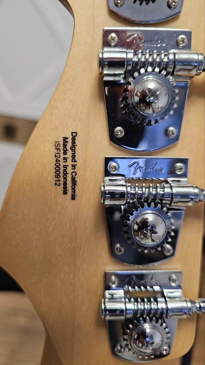 Бас-гитара Fender Standard Jazz Bass, Olympic White
