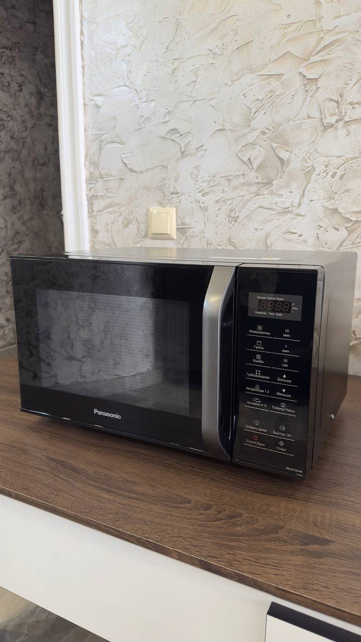 Микроволновая печь Panasonic NN-GT35HBZPE с грилем