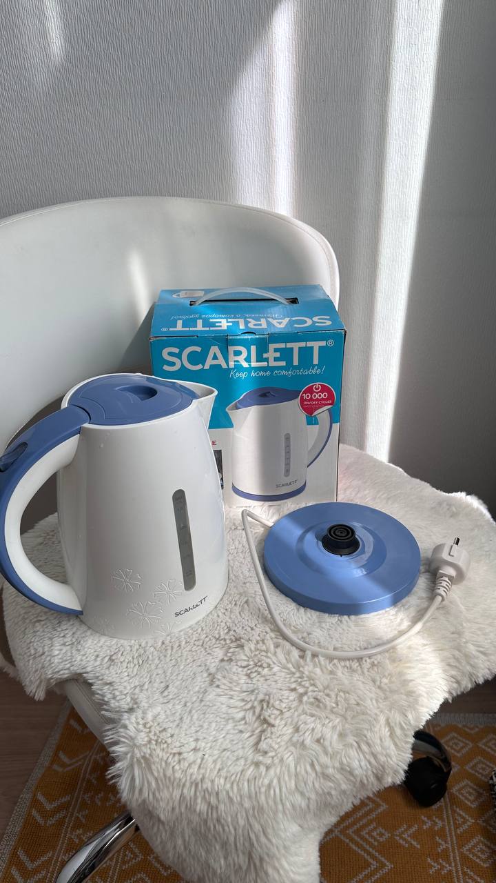Чайник Scarlett