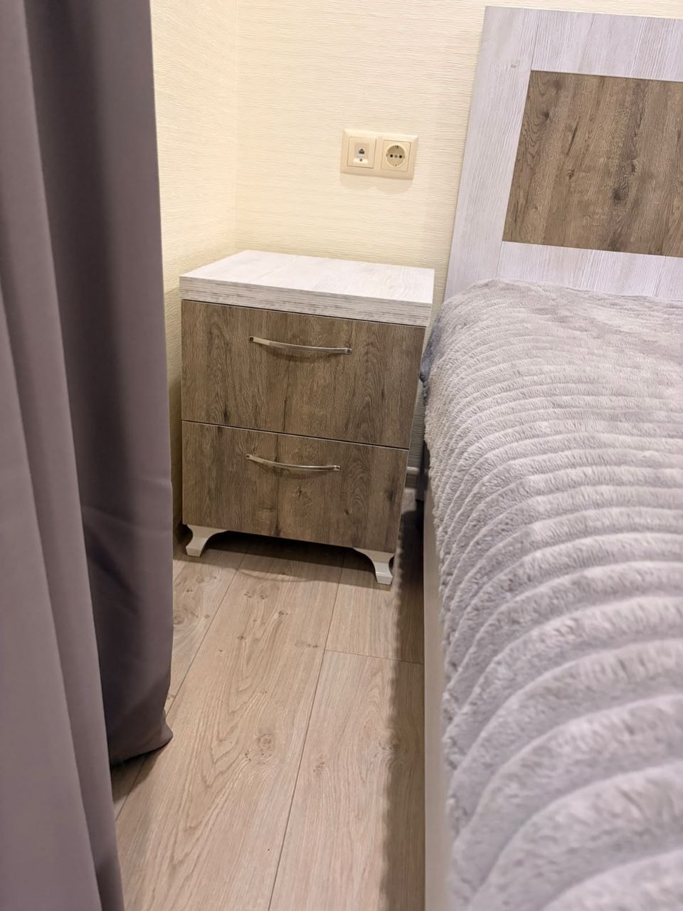 Спальный гарнитур: кровать 160x200 и 2 тумбочки
