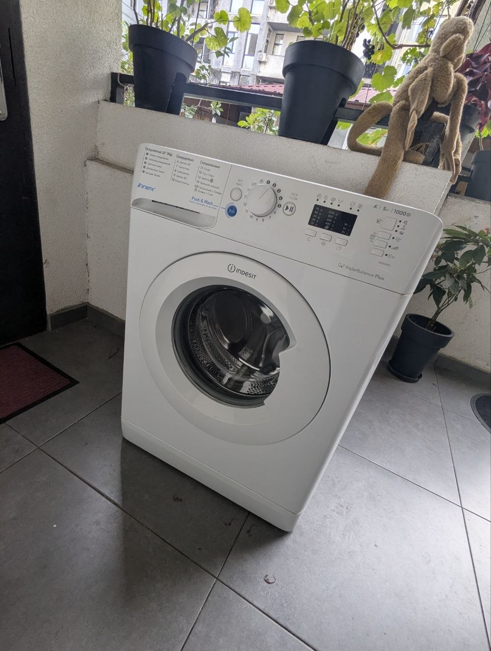 Стиральная машина Indesit (не стирает, на запчасти)