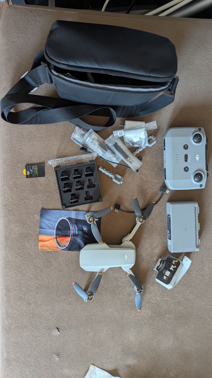 DJI Mini 2 Fly More Combo (дрон + аксессуары)