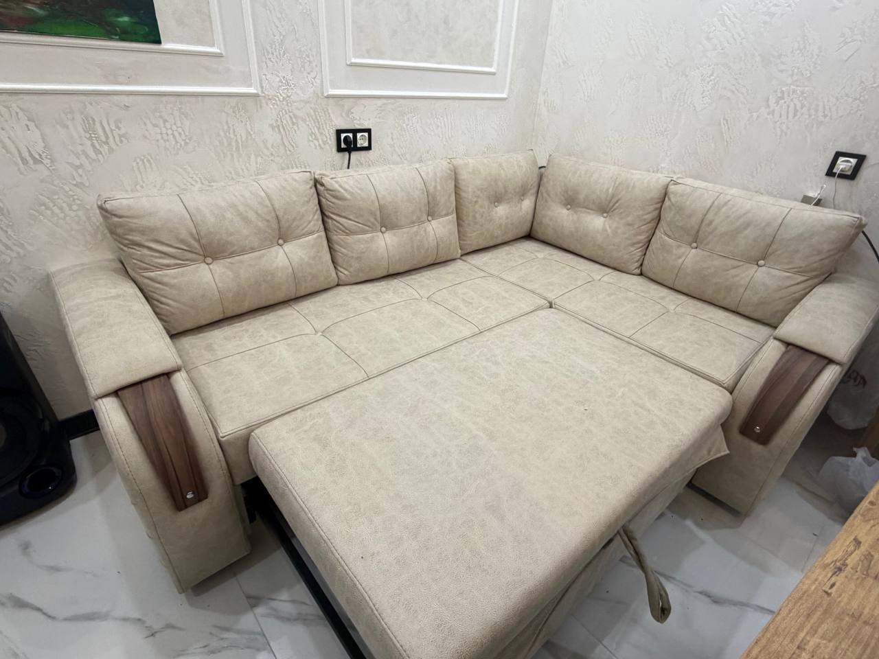 Диван угловой 218x166, спальное место 180x130