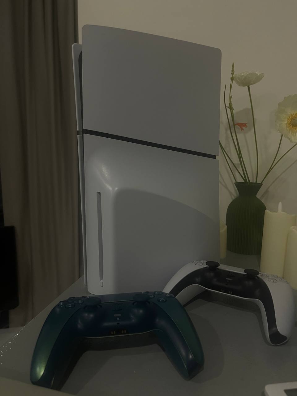 PlayStation 5 Slim 1TB с 2 геймпадами и подпиской Extra
