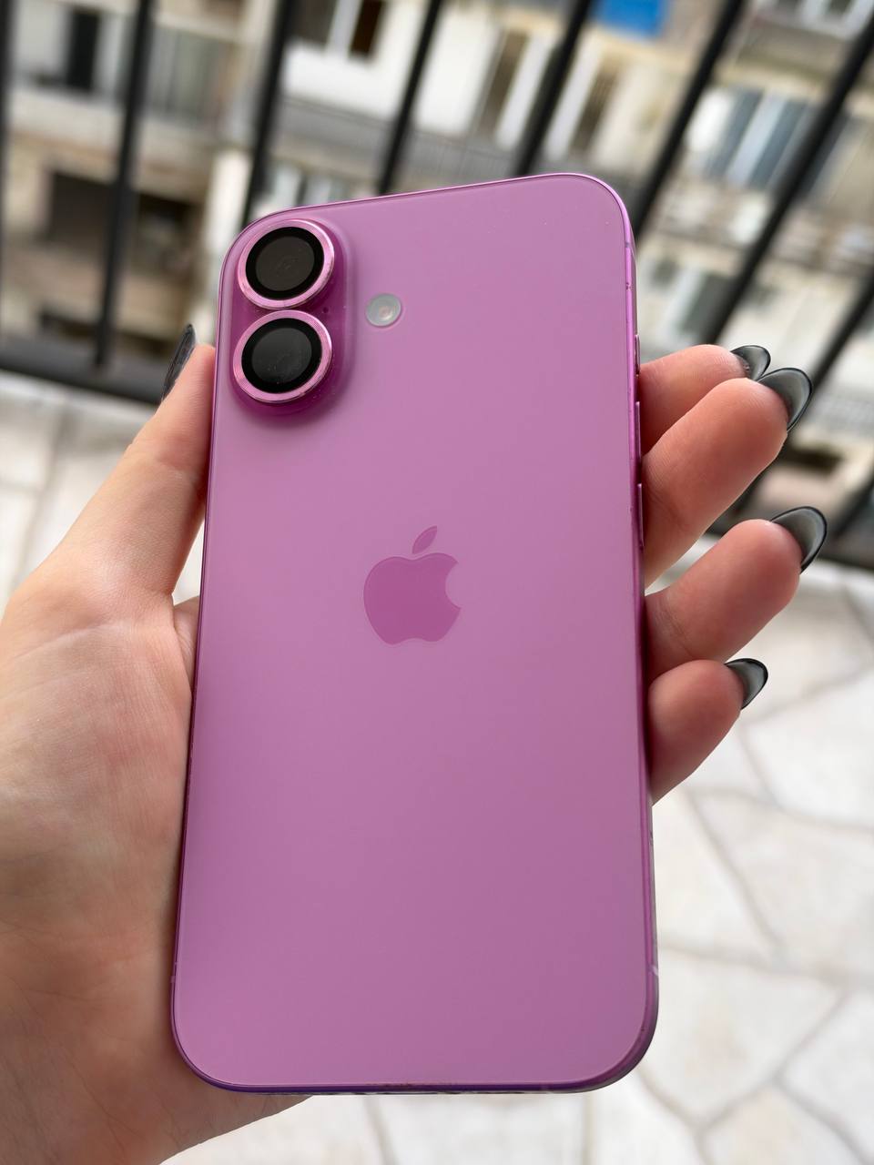 iPhone 16 256GB розовый