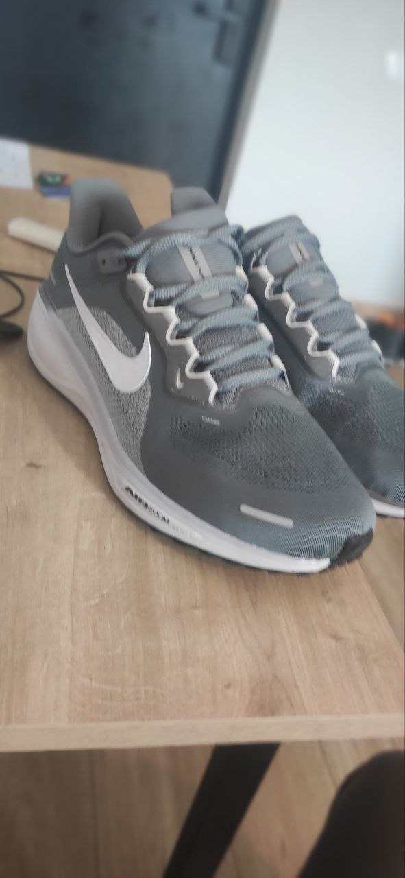 Кроссовки Nike размер 44