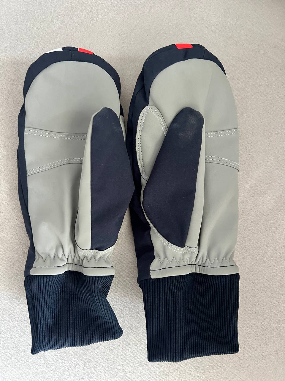 Варежки женские спортивные зимние