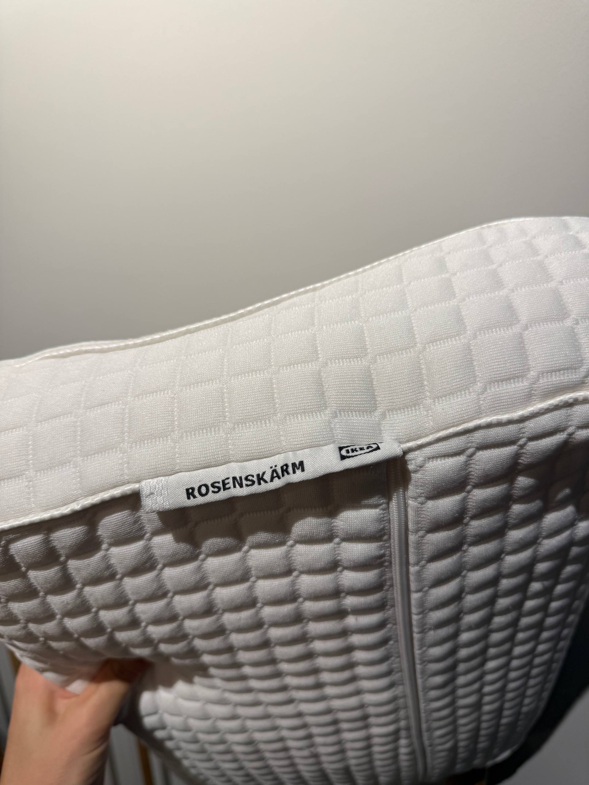 Две эргономичные подушки IKEA ROSENSKARM 33х50