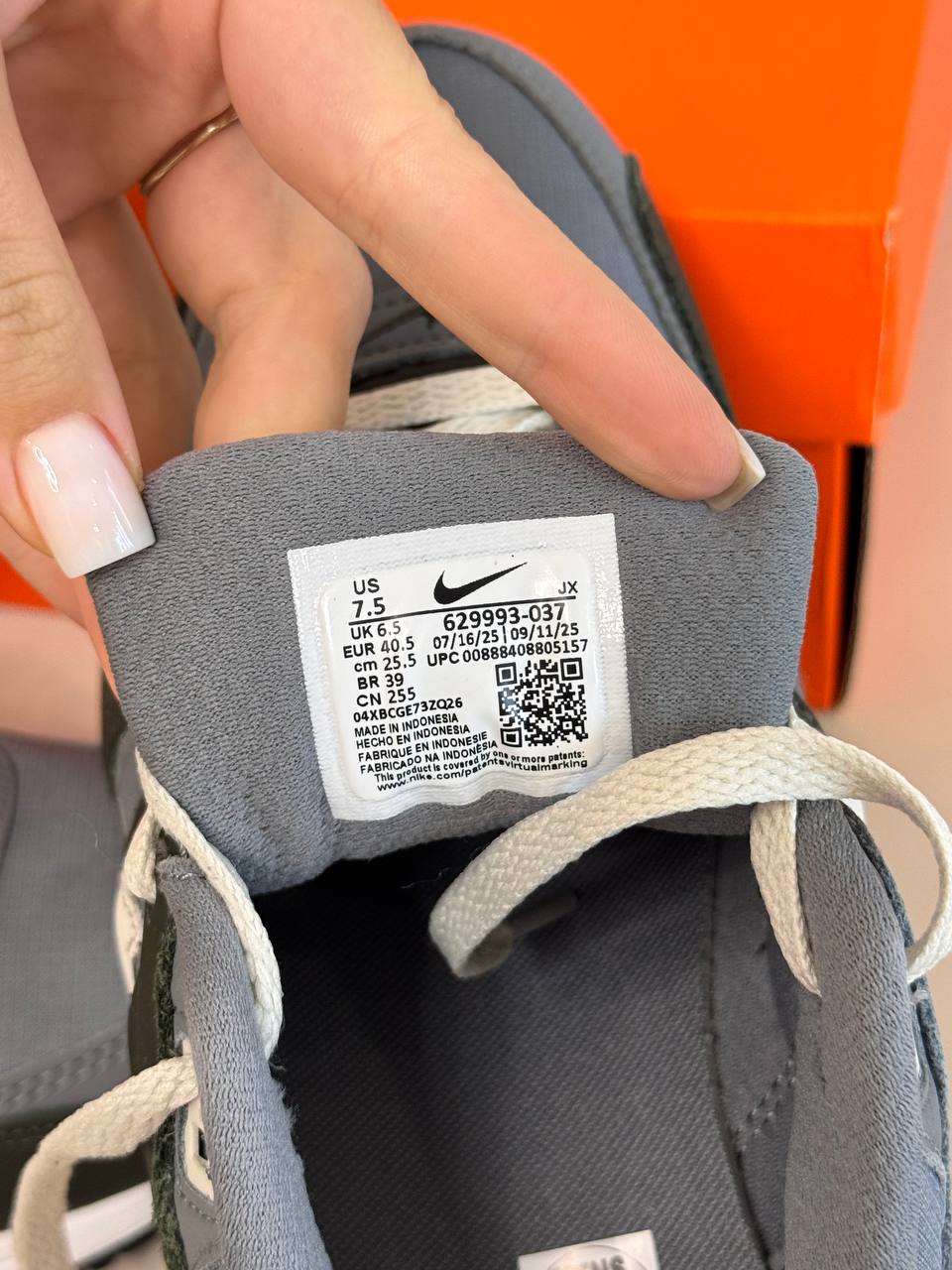 Кроссовки Nike мужские, новые, размер 7.5 (39-40)
