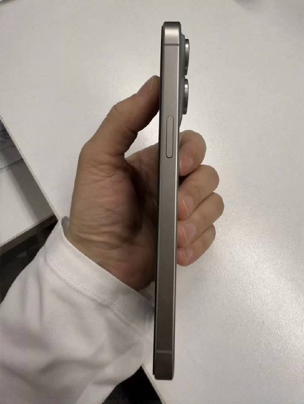iPhone 15 Pro Max 256 ГБ Natural Titanium
