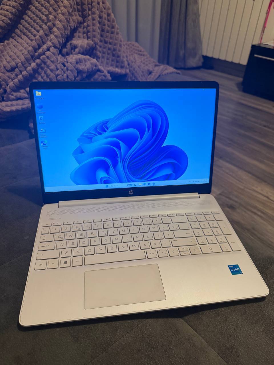 Ноутбук HP 15s-fa2046nt (Core i3-1115G4, 8 ГБ, SSD 256 ГБ)