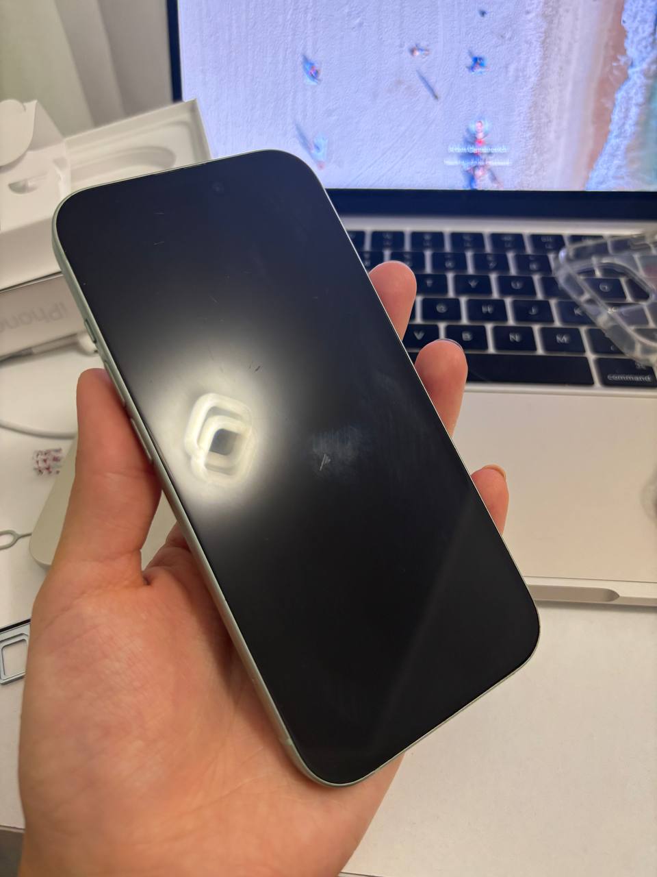 Apple iPhone 15 128GB (не видит SIM)