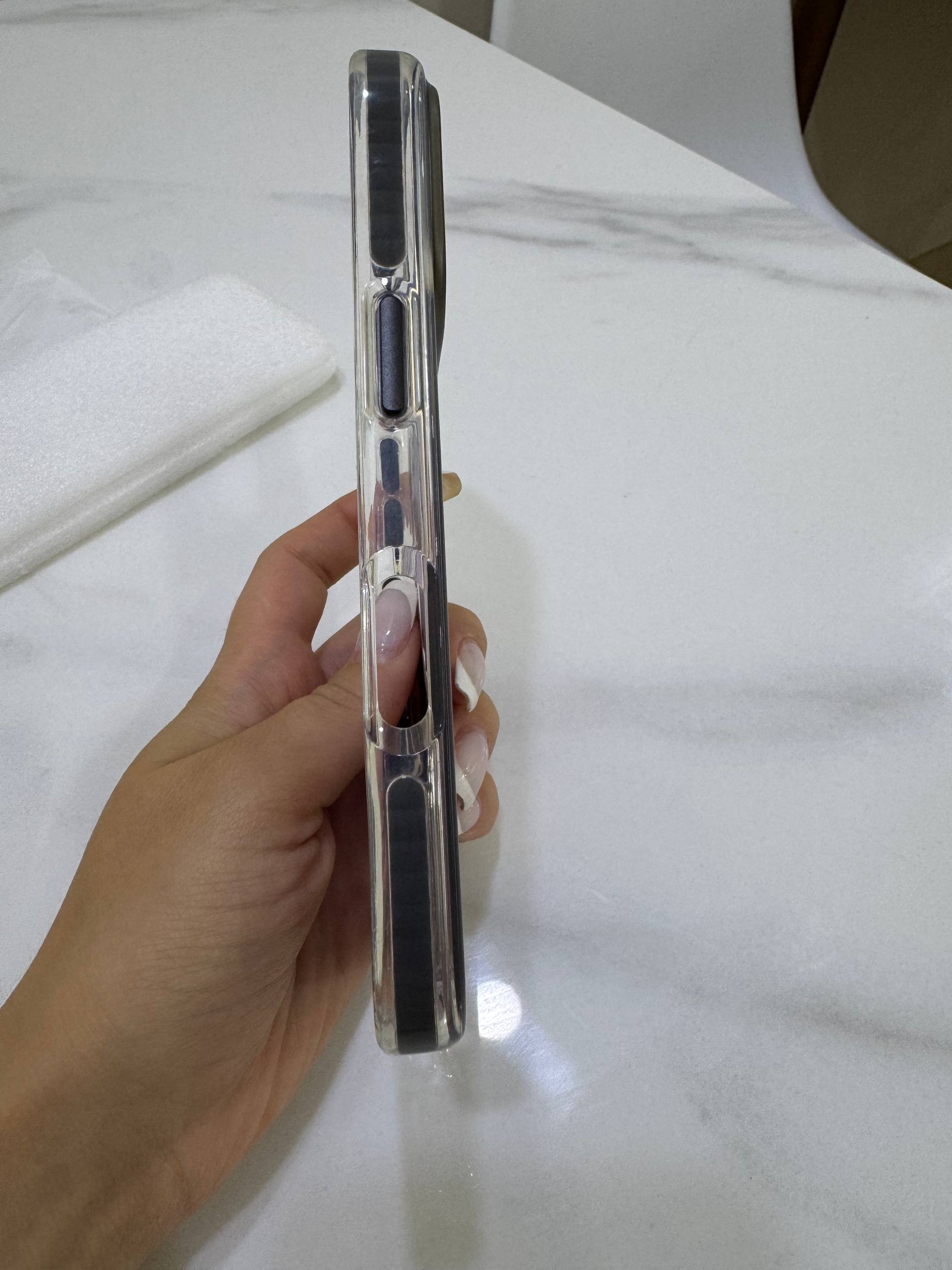Чехол для iPhone 16 Pro с MagSafe