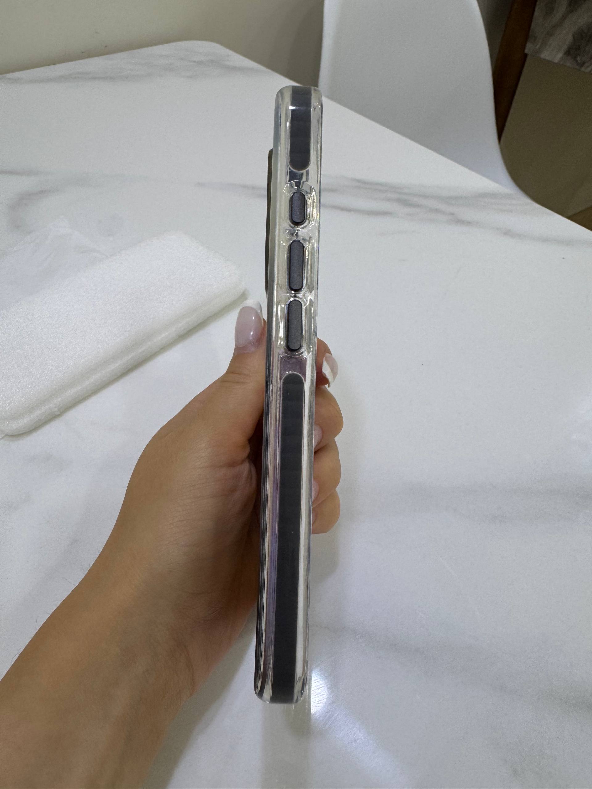 Чехол для iPhone 16 Pro с MagSafe