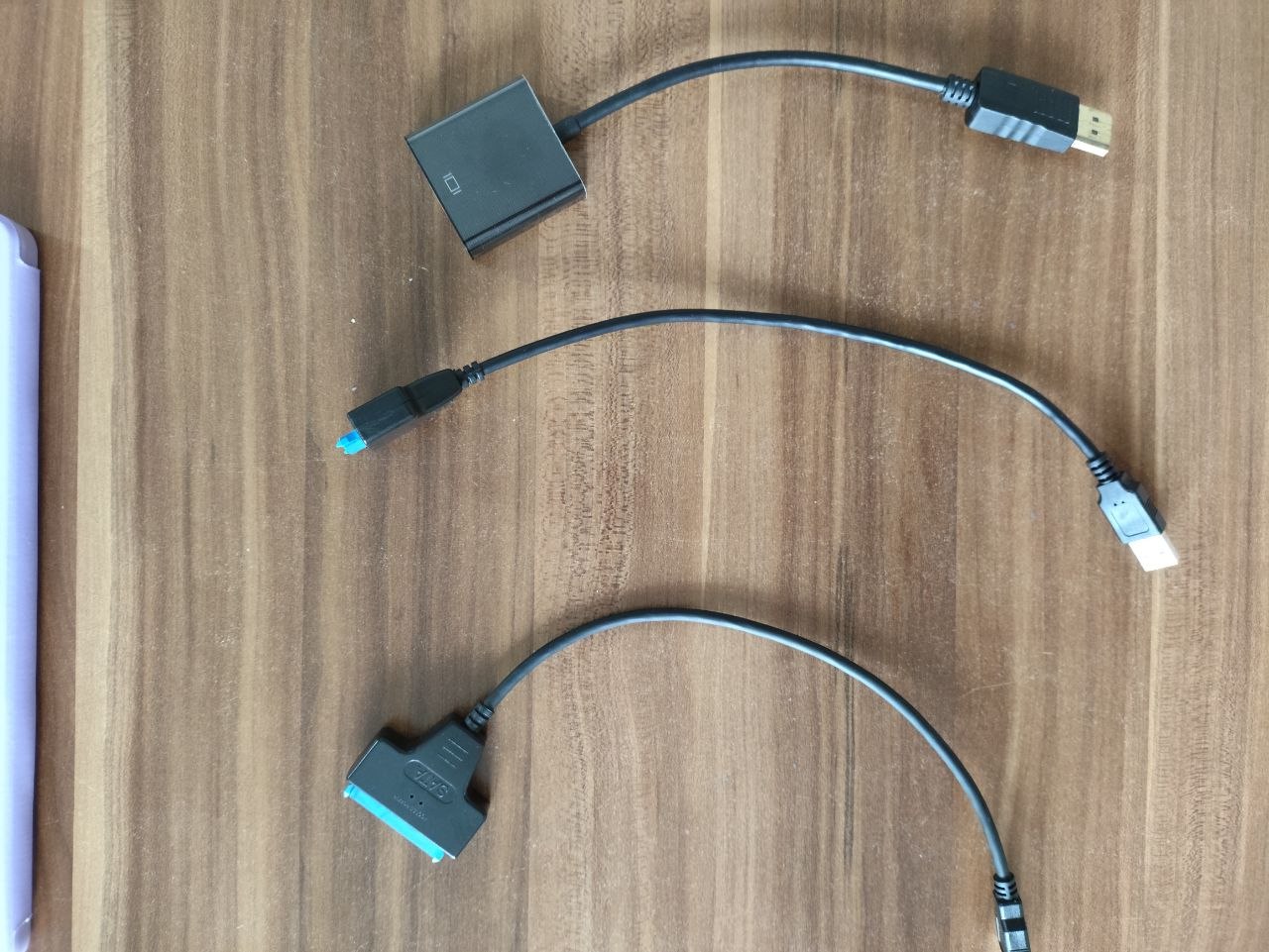3 переходника: 2 провода SATA-USB и 1 VGA-DisplayPort