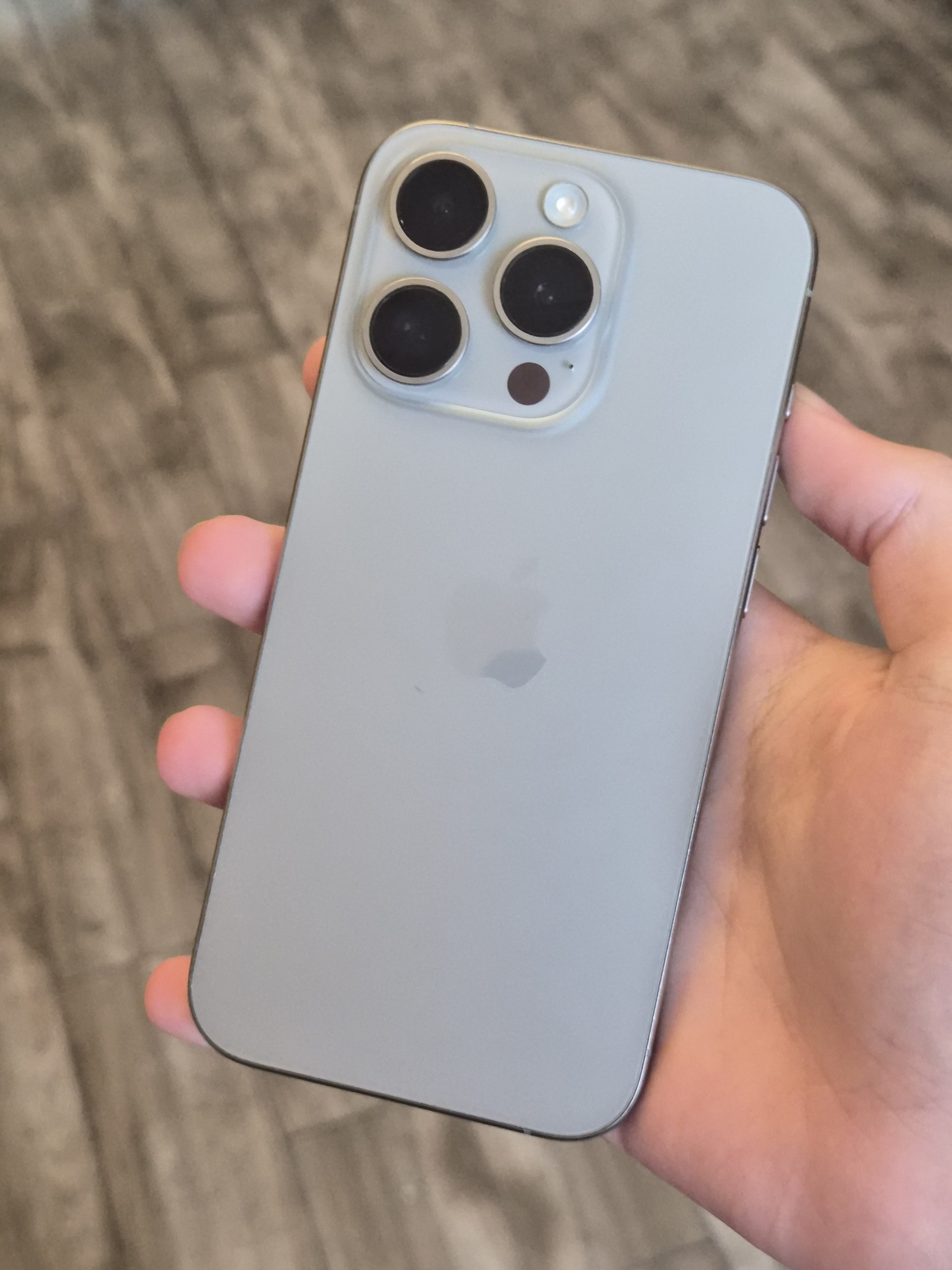 iPhone 15 Pro, дисплей заменён на оригинал