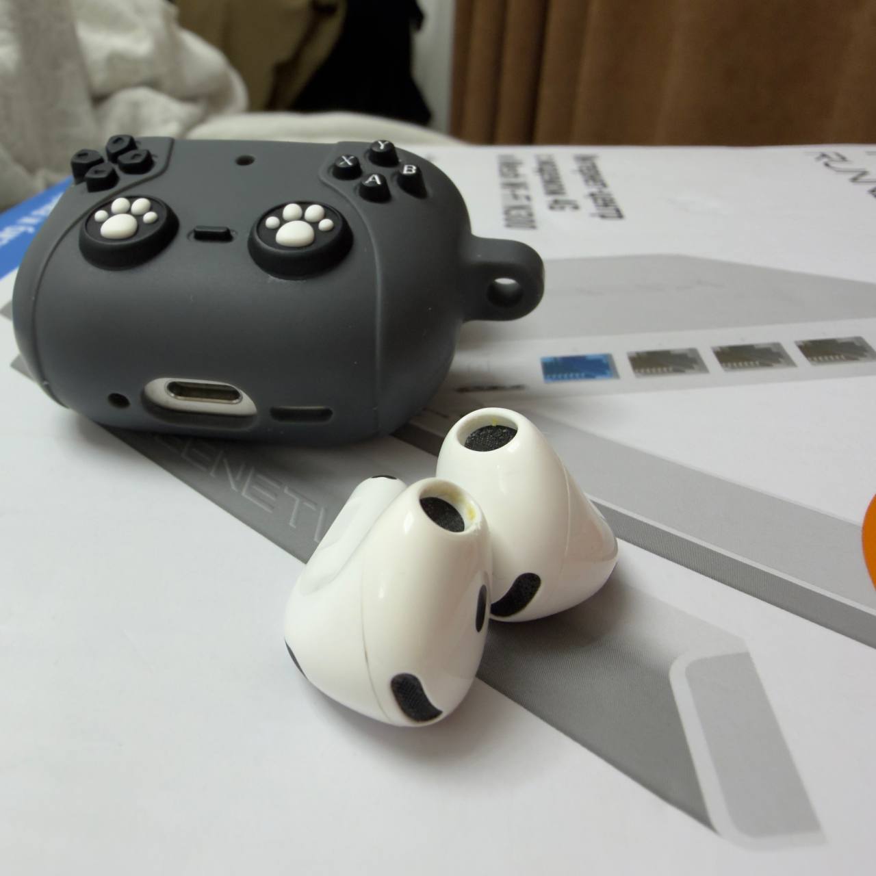 AirPods 4 с активным шумоподавлением
