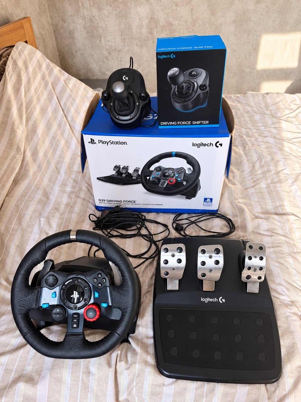 Logitech G29 + коробка передач Driving Force Shifter
