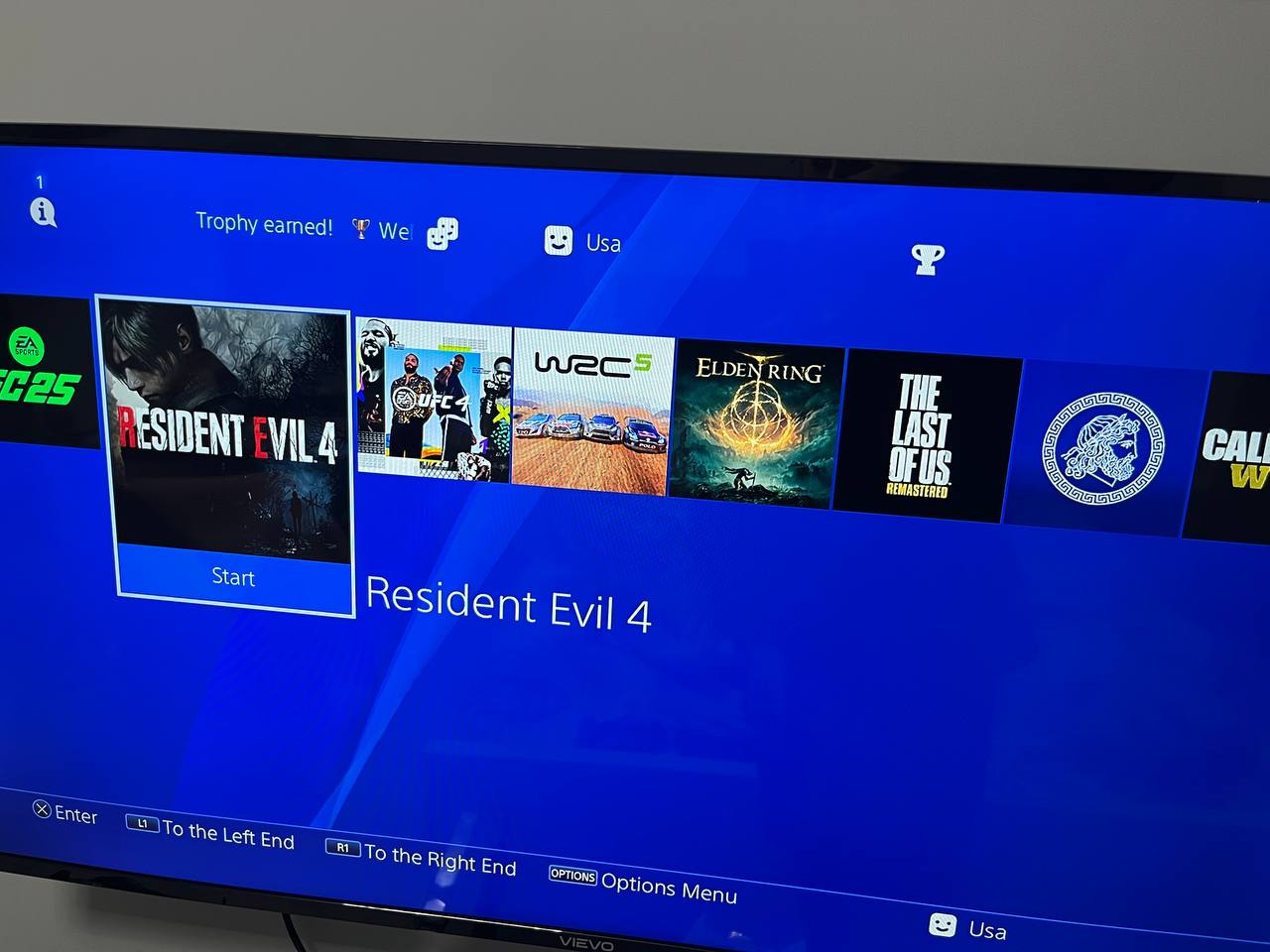 PlayStation 4 Slim 1TB + 3 геймпада