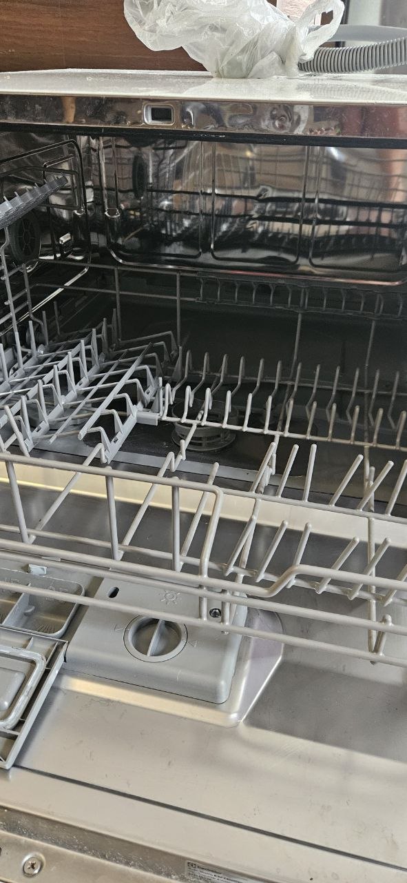 Посудомоечная машина Electrolux ESF2400OW