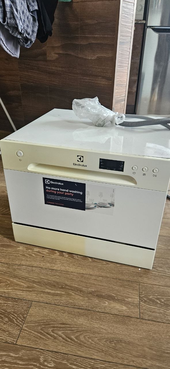Посудомоечная машина Electrolux ESF2400OW
