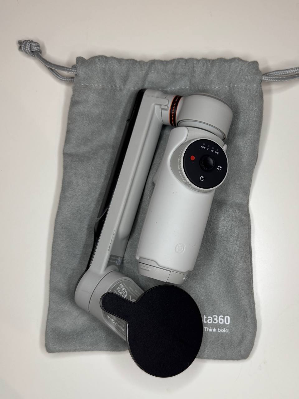 Умный стабилизатор Insta360 Flow Pro