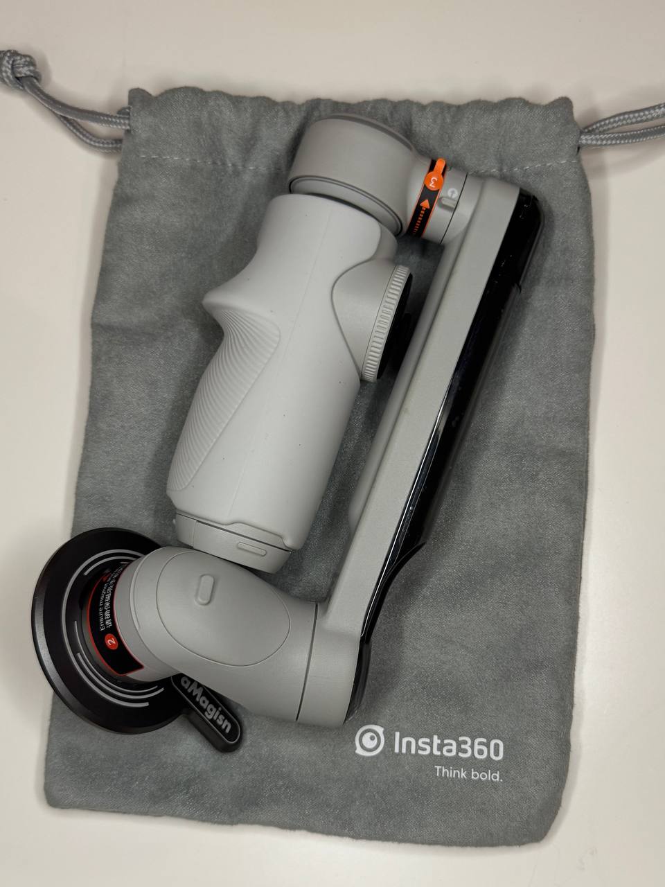 Умный стабилизатор Insta360 Flow Pro