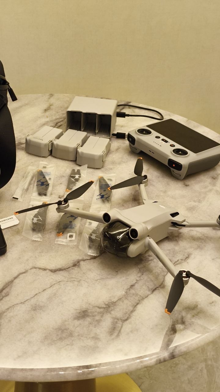 Квадрокоптер DJI Mini 3 Pro RC