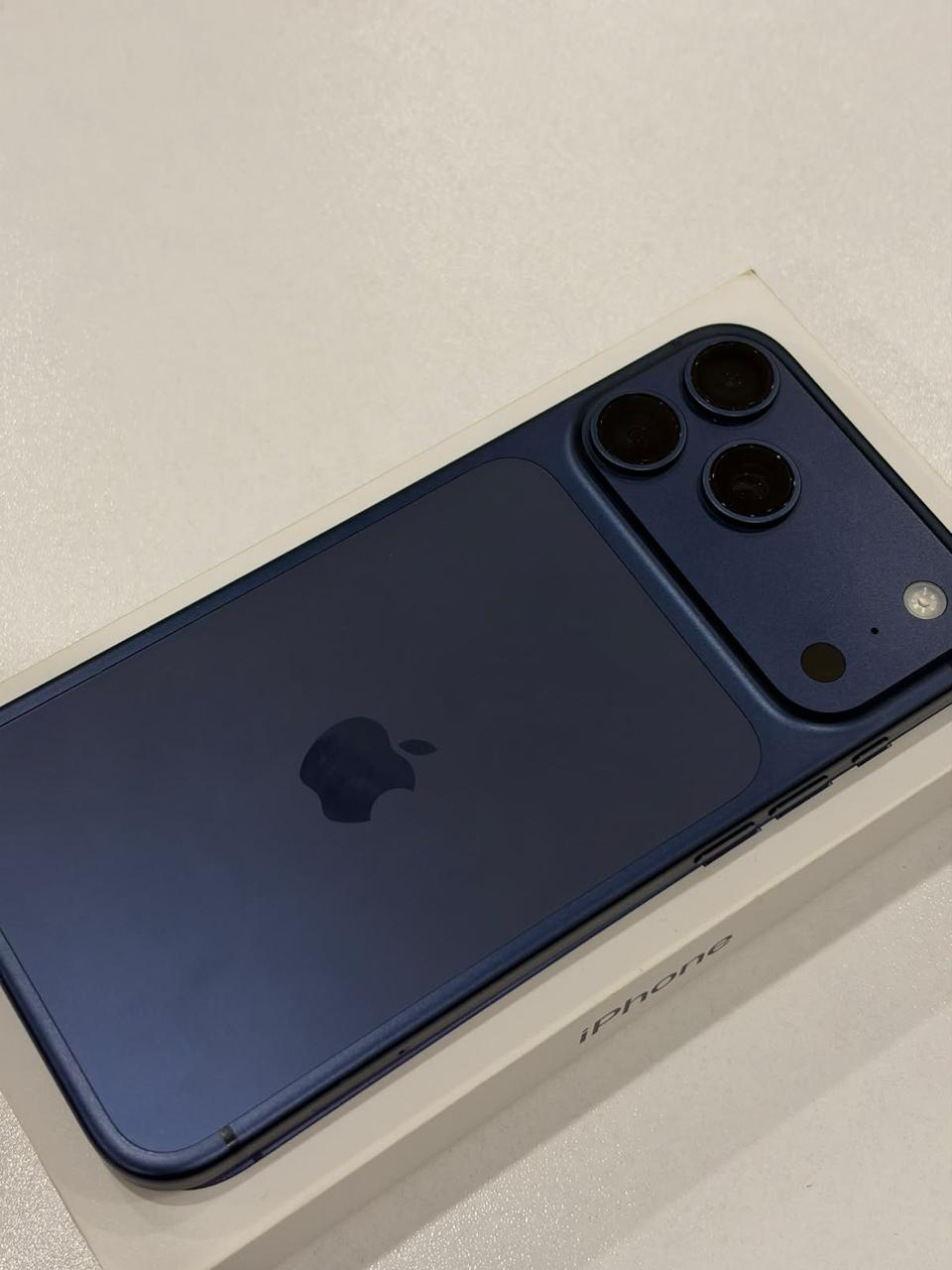 iPhone 17 Pro Max 256GB Deep Blue